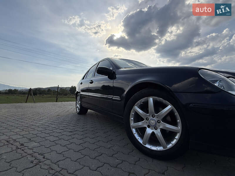 Седан Mercedes-Benz C-Class 2000 в Сваляві