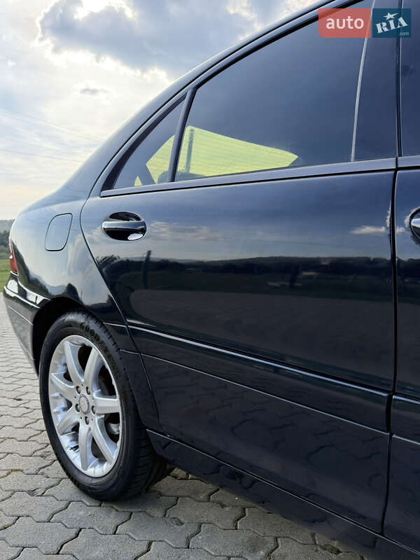 Седан Mercedes-Benz C-Class 2000 в Сваляві