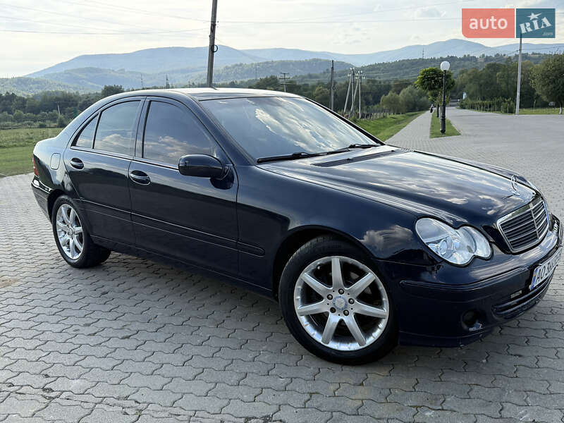 Седан Mercedes-Benz C-Class 2000 в Сваляві