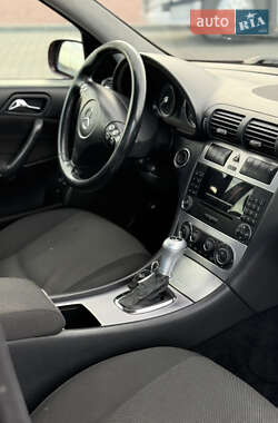 Седан Mercedes-Benz C-Class 2006 в 