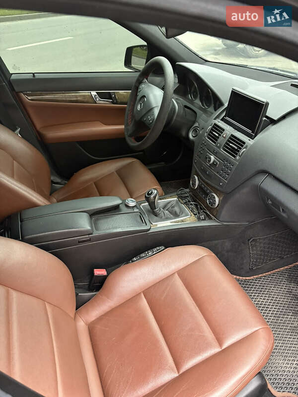 Седан Mercedes-Benz C-Class 2010 в Тернополе