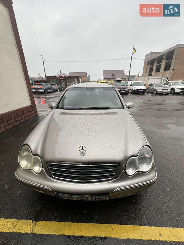 Универсал Mercedes-Benz C-Class 2002 в Ровно