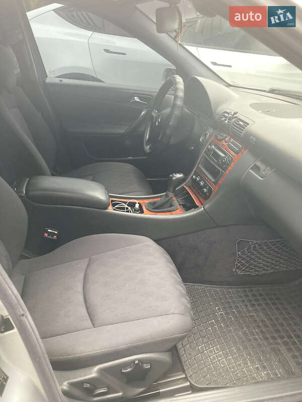 Універсал Mercedes-Benz C-Class 2003 в Києві фото 8 Універсал Mercedes-Benz C-Class 2003 в Києві