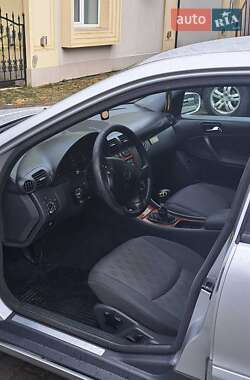 Седан Mercedes-Benz C-Class 2003 в 
