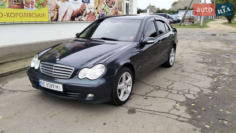 Mercedes-Benz C-Class 2004