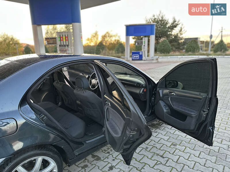 Седан Mercedes-Benz C-Class 2001 в Жовкве