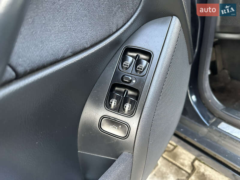 Седан Mercedes-Benz C-Class 2001 в Жовкве