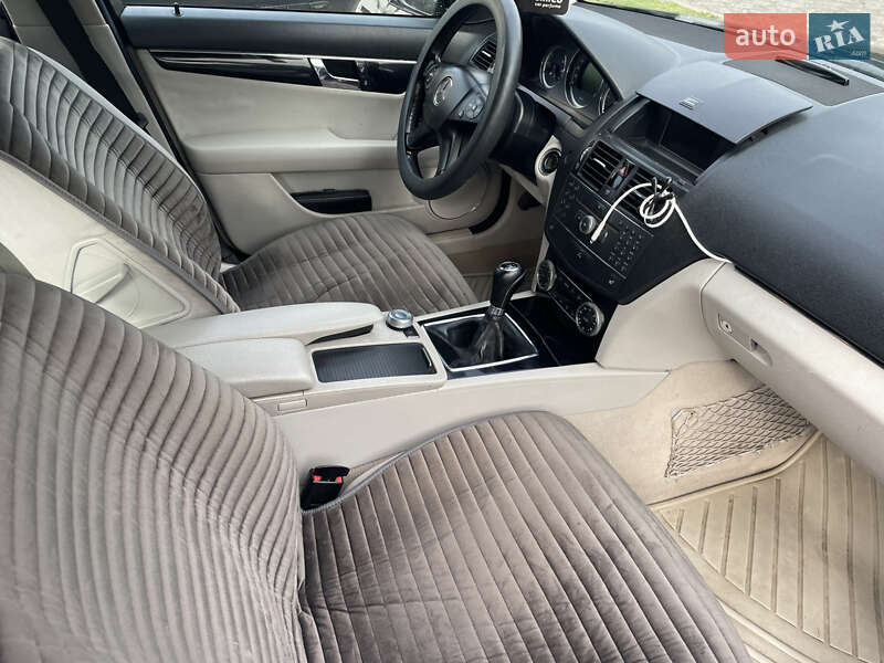 Универсал Mercedes-Benz C-Class 2009 в Луцке