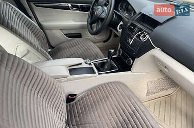Універсал Mercedes-Benz C-Class 2009 в  фото 10 Універсал Mercedes-Benz C-Class 2009 в