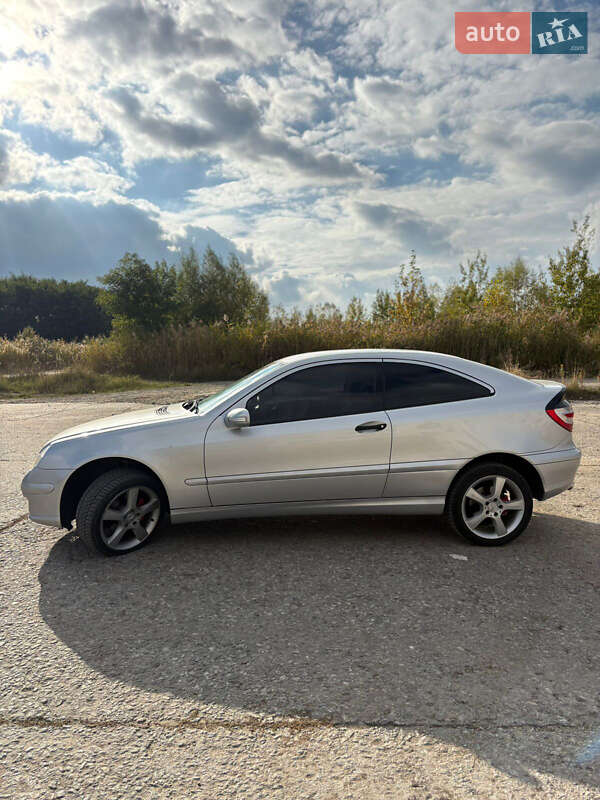 Купе Mercedes-Benz C-Class 2005 в Новояворовске