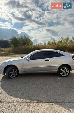Купе Mercedes-Benz C-Class 2005 в 