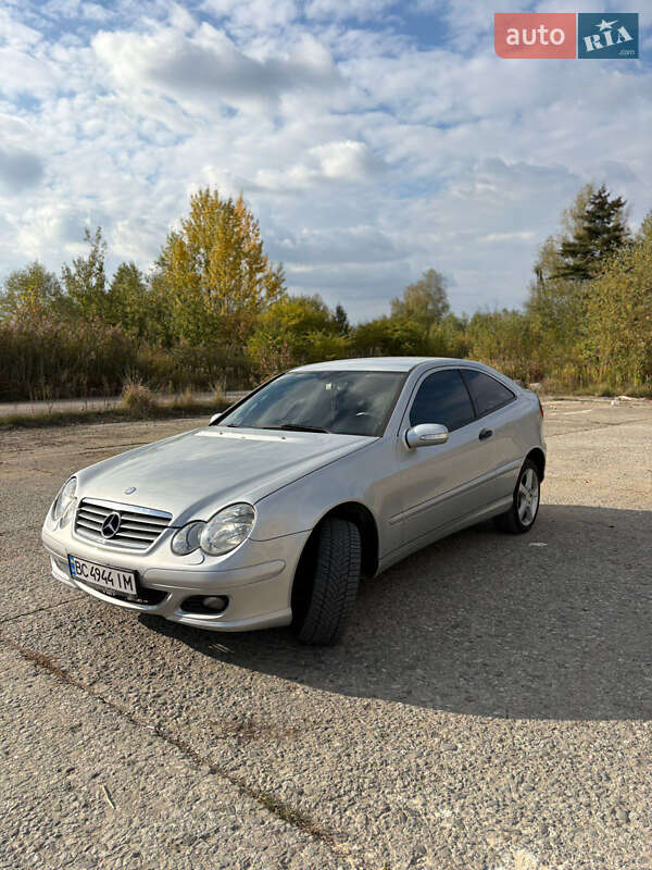 Купе Mercedes-Benz C-Class 2005 в 