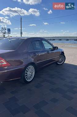 Седан Mercedes-Benz C-Class 2006 в  фото 4 Седан Mercedes-Benz C-Class 2006 в