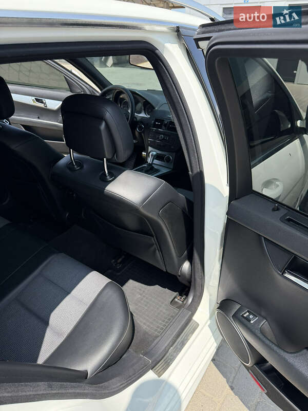 Универсал Mercedes-Benz C-Class 2008 в Мостиске