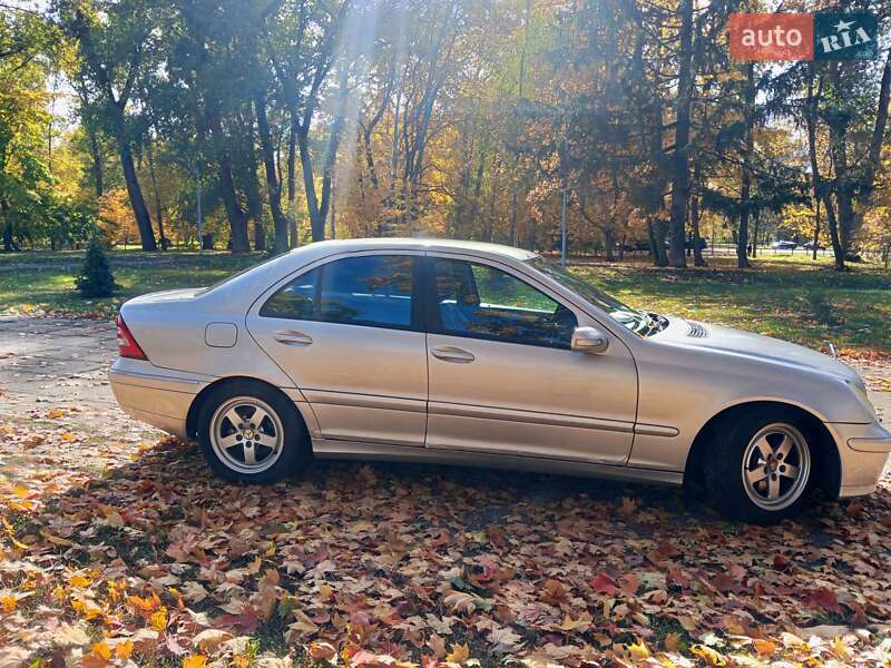 Седан Mercedes-Benz C-Class 2004 в Сумах