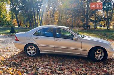 Седан Mercedes-Benz C-Class 2004 в 