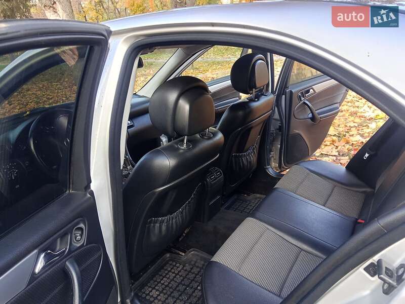 Седан Mercedes-Benz C-Class 2004 в Сумах