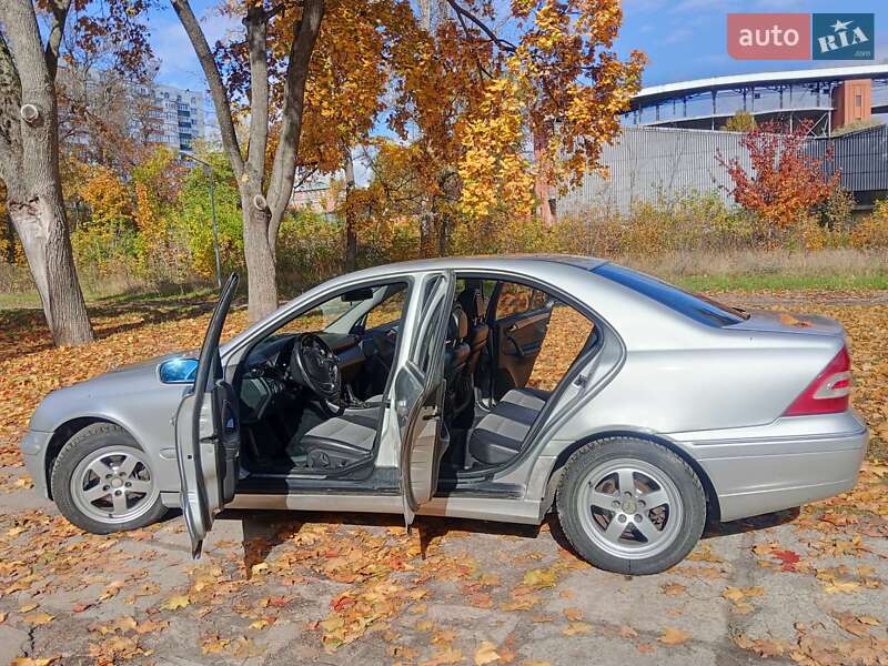 Седан Mercedes-Benz C-Class 2004 в Сумах