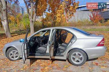 Седан Mercedes-Benz C-Class 2004 в 