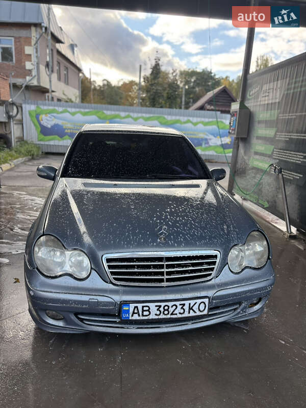 Седан Mercedes-Benz C-Class 2005 в Виннице