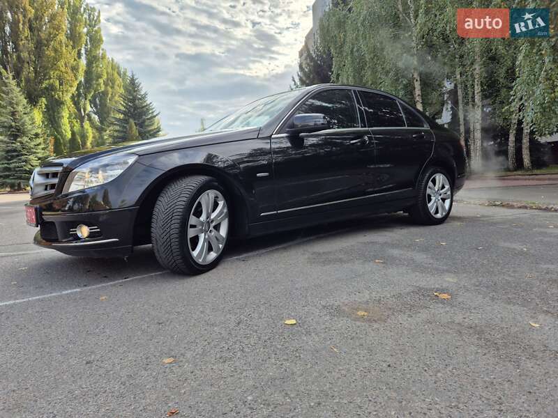 Седан Mercedes-Benz C-Class 2011 в Виннице