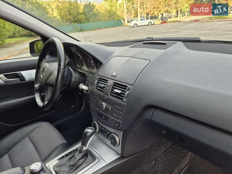 Седан Mercedes-Benz C-Class 2011 в Виннице