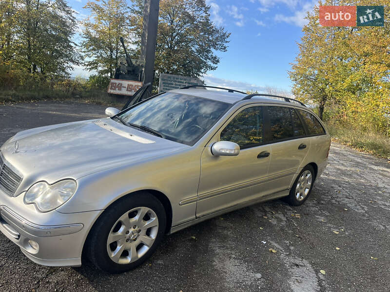 Універсал Mercedes-Benz C-Class 2004 в Кельменцях