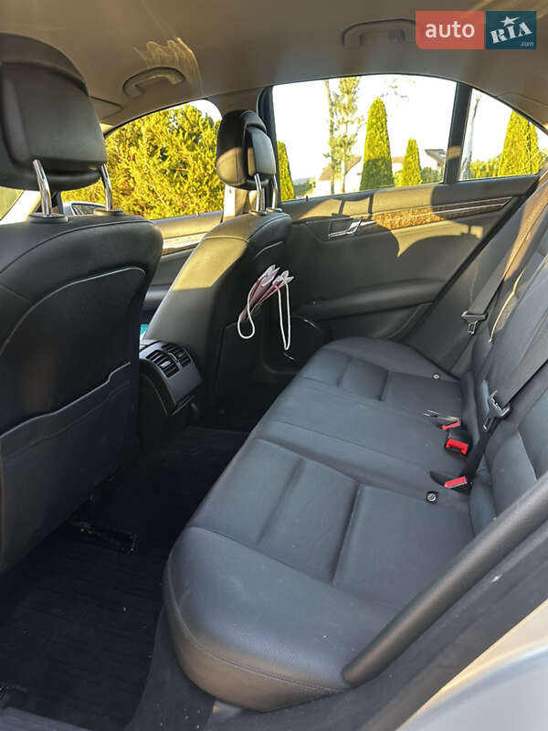 Седан Mercedes-Benz C-Class 2009 в Днепре