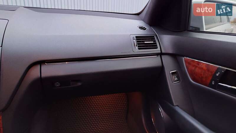 Седан Mercedes-Benz C-Class 2010 в Харькове фото 38 Седан Mercedes-Benz C-Class 2010 в Харькове