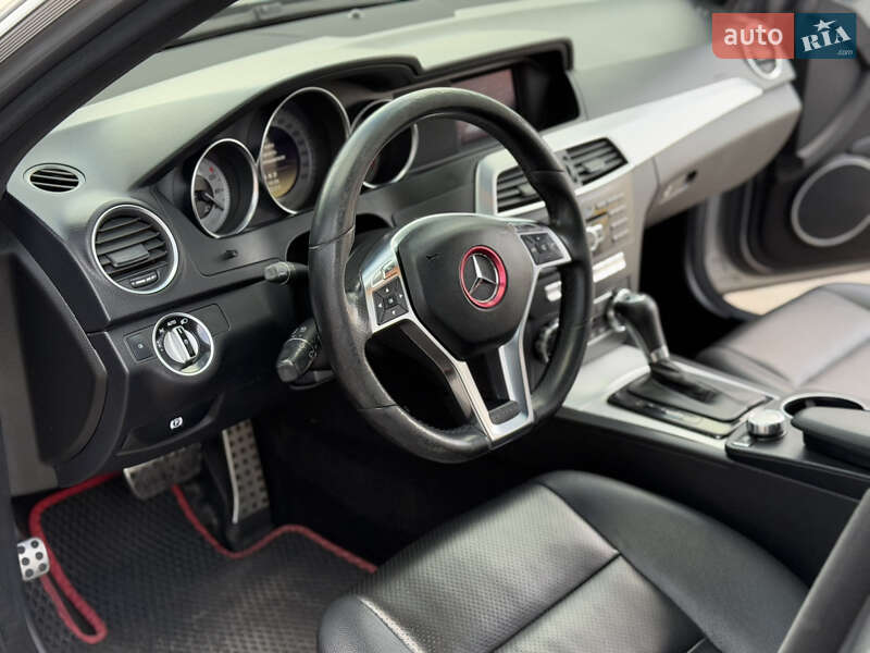 Седан Mercedes-Benz C-Class 2012 в Днепре