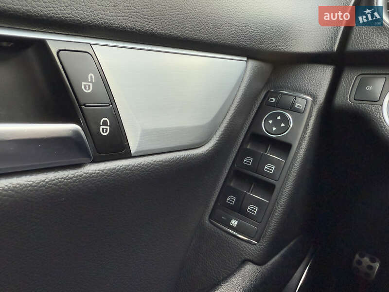 Седан Mercedes-Benz C-Class 2012 в Днепре