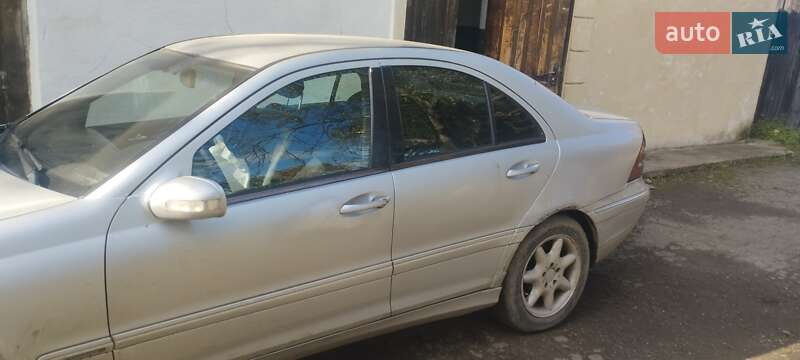 Седан Mercedes-Benz C-Class 2000 в Черновцах