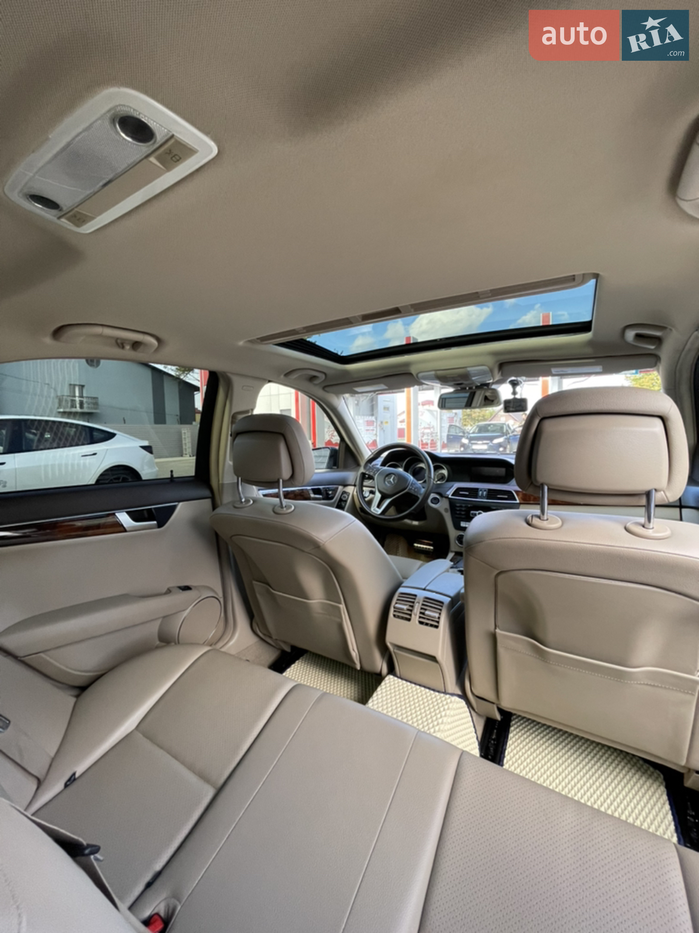 Mercedes-Benz C-Class 2012 VIN WDDGF4HB3DA785663 фото оголошення 7 з 18