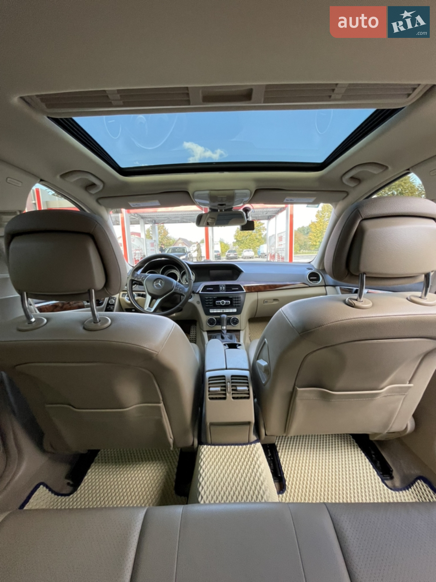 Mercedes-Benz C-Class 2012 VIN WDDGF4HB3DA785663 фото оголошення 8 з 18