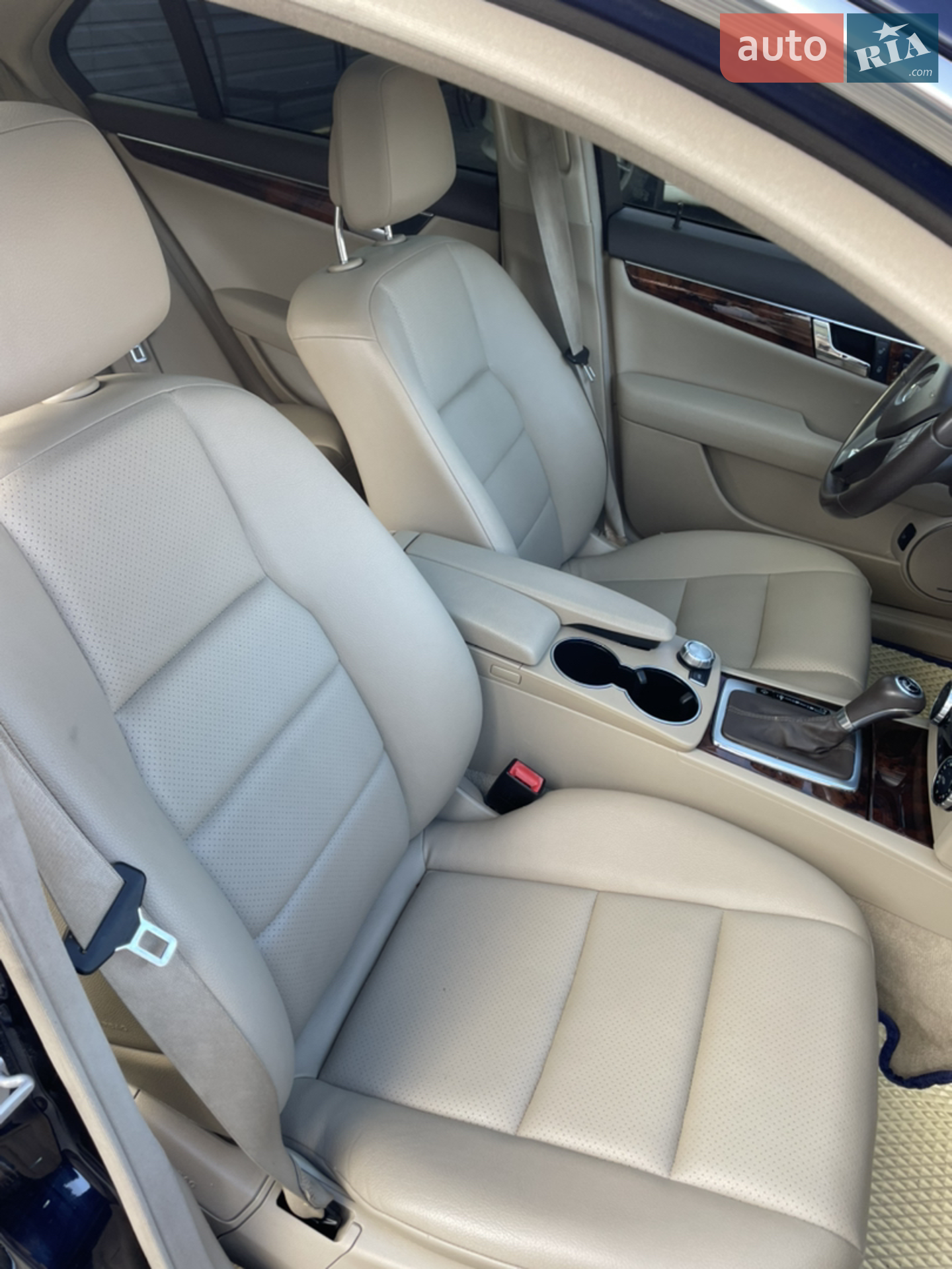 Mercedes-Benz C-Class 2012 VIN WDDGF4HB3DA785663 фото оголошення 10 з 18