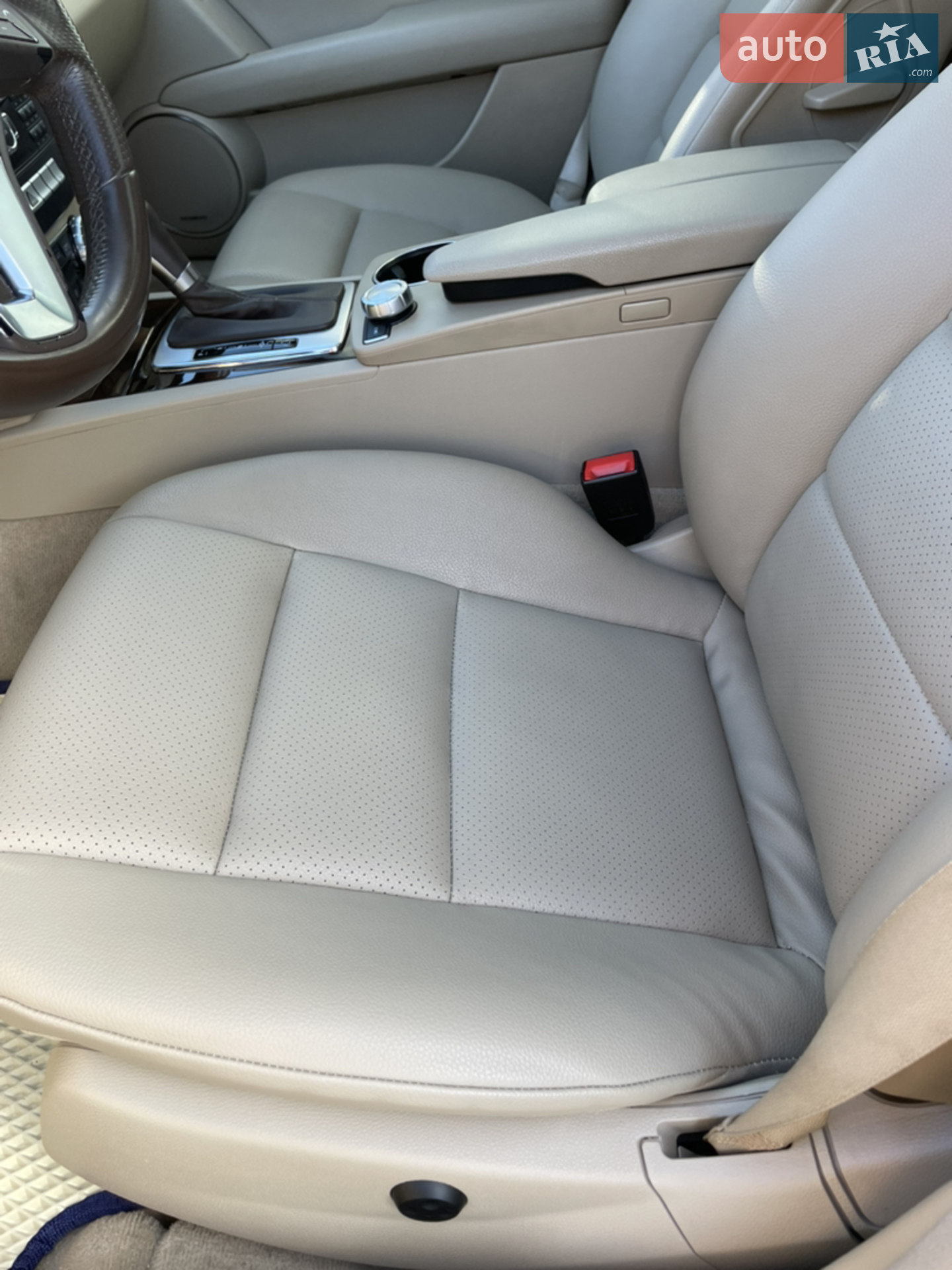 Mercedes-Benz C-Class 2012 VIN WDDGF4HB3DA785663 фото оголошення 12 з 18
