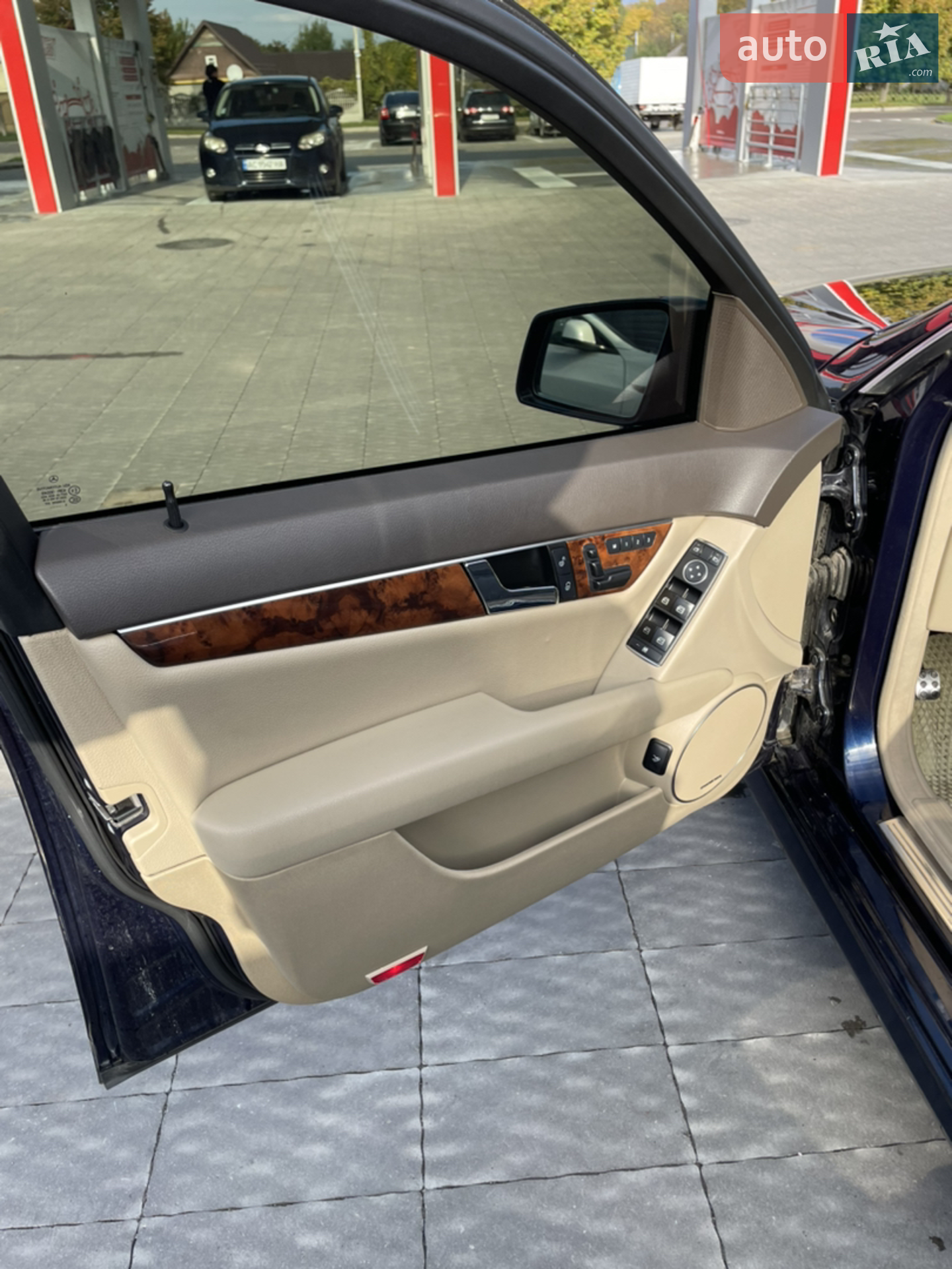 Mercedes-Benz C-Class 2012 VIN WDDGF4HB3DA785663 фото оголошення 11 з 18