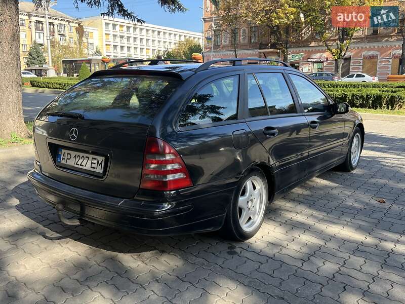 Універсал Mercedes-Benz C-Class 2003 в Запоріжжі