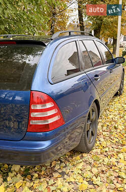 Универсал Mercedes-Benz C-Class 2002 в  фото 9 Универсал Mercedes-Benz C-Class 2002 в