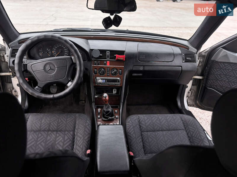 Седан Mercedes-Benz C-Class 1995 в Олександрії