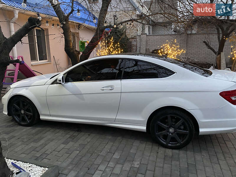 Седан Mercedes-Benz C-Class 2013 в Днепре