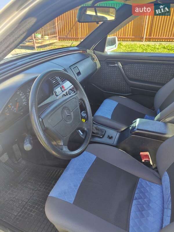 Седан Mercedes-Benz C-Class 1994 в Чернівцях