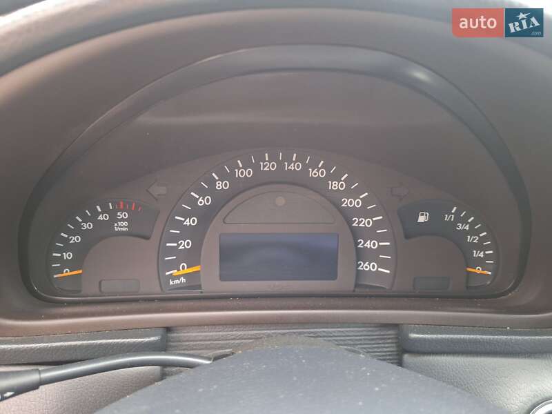 Седан Mercedes-Benz C-Class 2002 в Белой Церкви