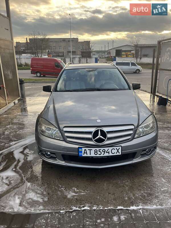Універсал Mercedes-Benz C-Class 2010 в Івано-Франківську