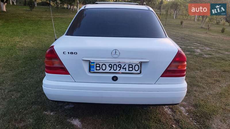 Седан Mercedes-Benz C-Class 1995 в  фото Седан Mercedes-Benz C-Class 1995 в