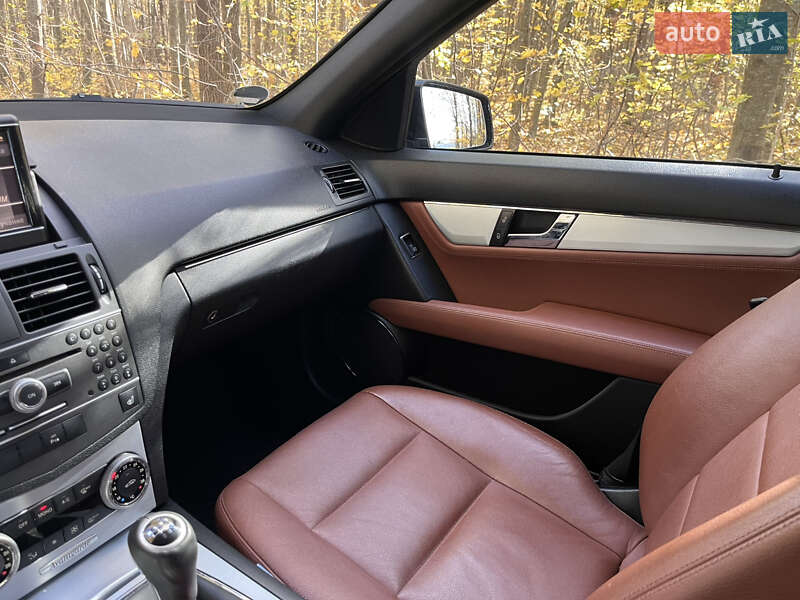 Седан Mercedes-Benz C-Class 2010 в Вінниці фото 30 Седан Mercedes-Benz C-Class 2010 в Вінниці