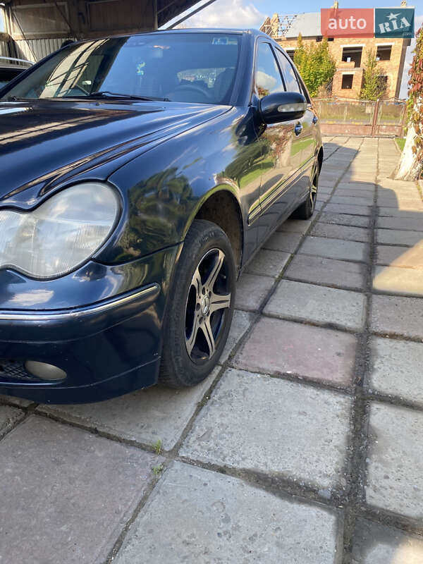 Седан Mercedes-Benz C-Class 2002 в Львове