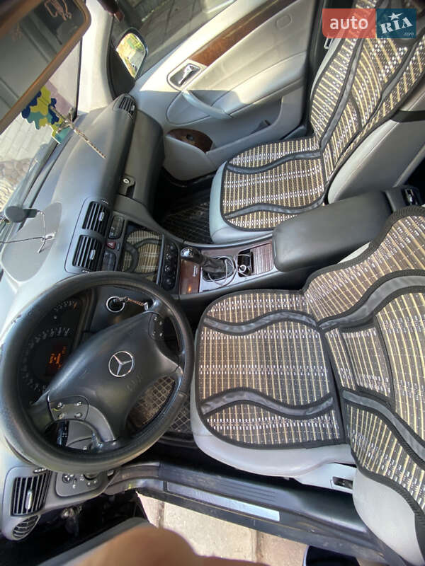 Седан Mercedes-Benz C-Class 2002 в Львове