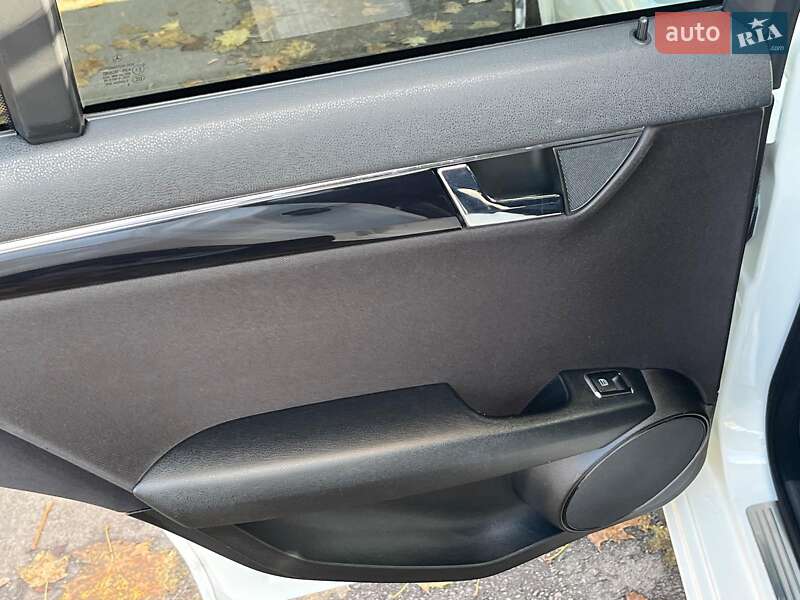 Универсал Mercedes-Benz C-Class 2010 в Киеве