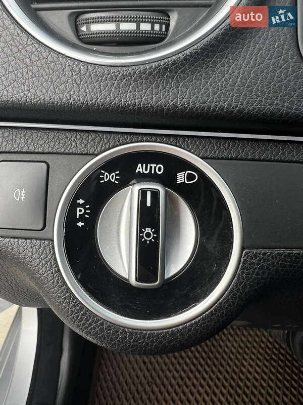 Седан Mercedes-Benz C-Class 2011 в Києві фото 19 Седан Mercedes-Benz C-Class 2011 в Києві